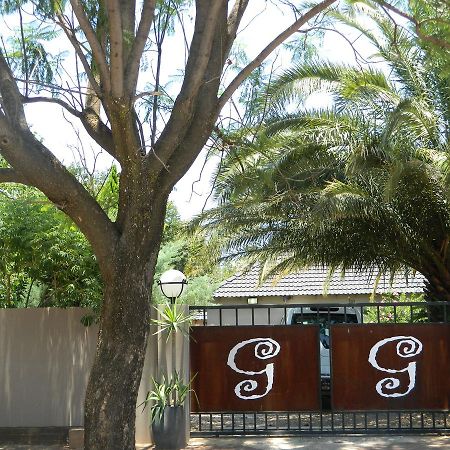 Guest House Gabby Klerksdorp Esterno foto