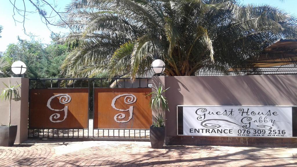 Guest House Gabby Klerksdorp Esterno foto