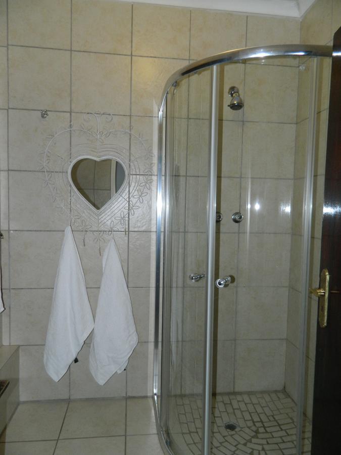 Guest House Gabby Klerksdorp Esterno foto