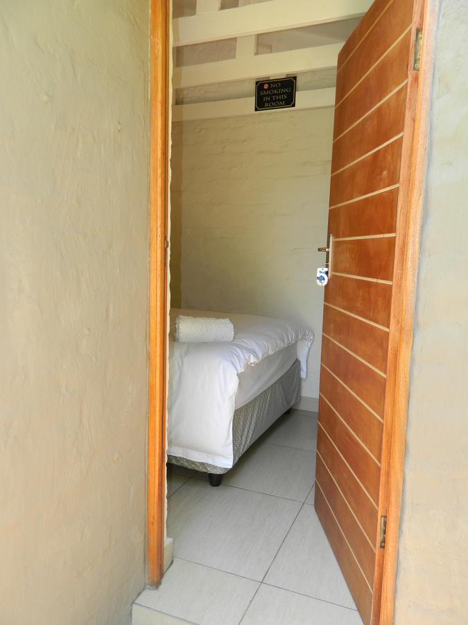 Guest House Gabby Klerksdorp Esterno foto