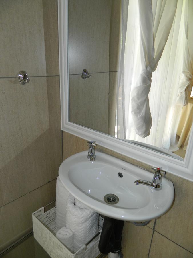 Guest House Gabby Klerksdorp Esterno foto