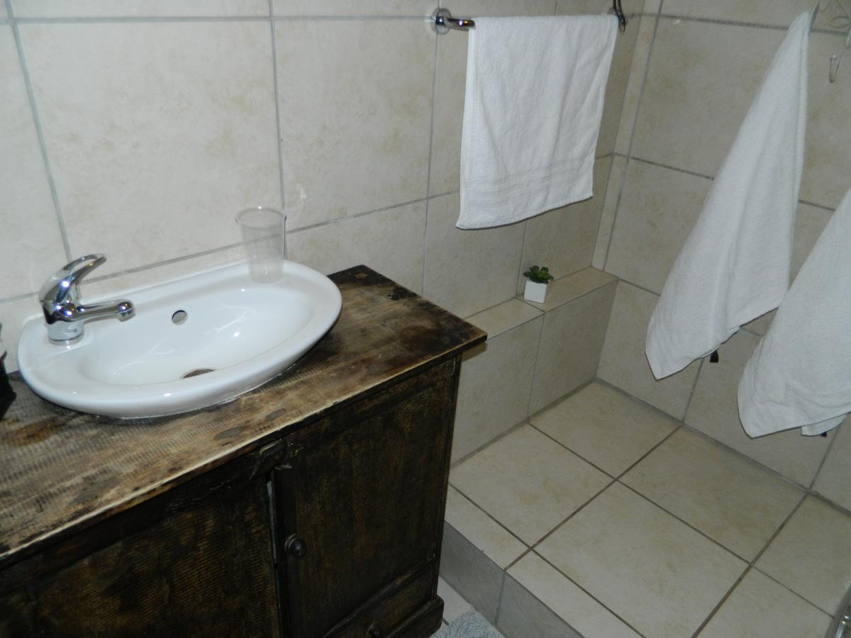 Guest House Gabby Klerksdorp Esterno foto