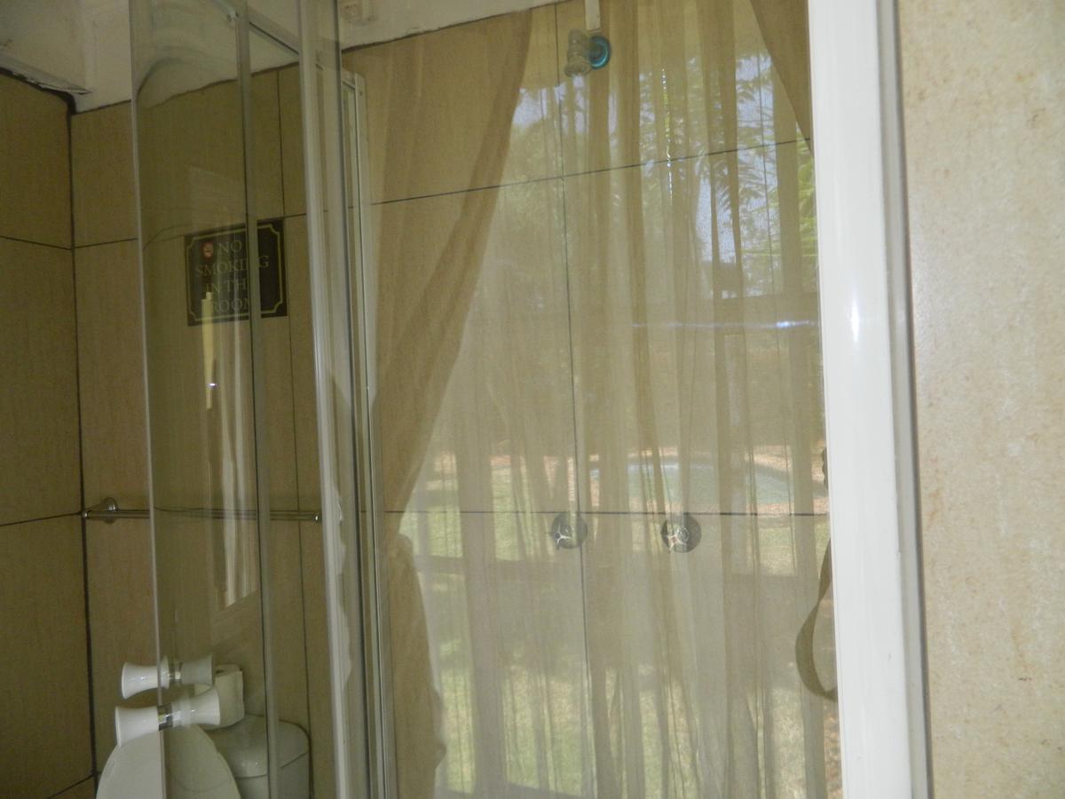 Guest House Gabby Klerksdorp Esterno foto