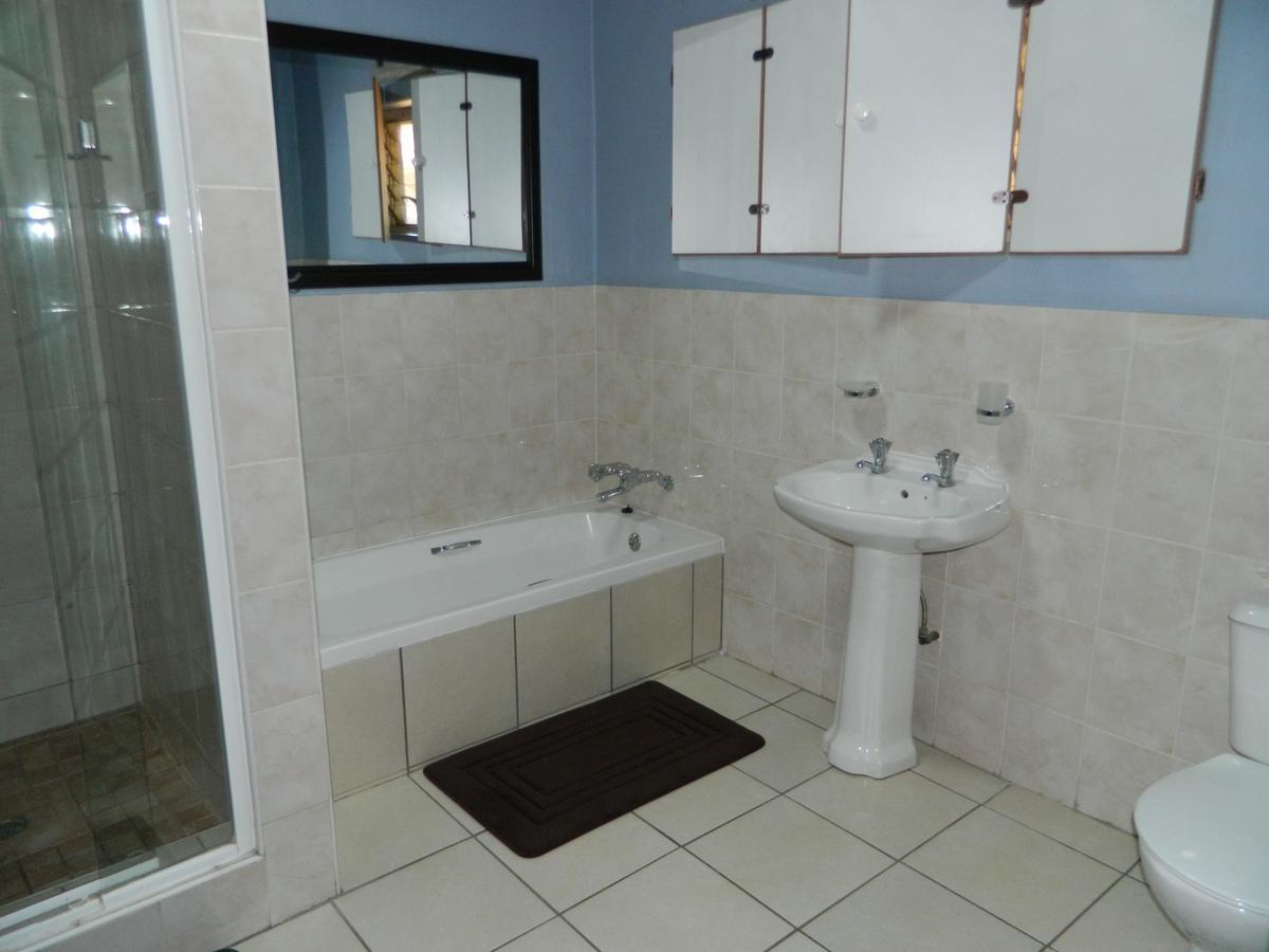 Guest House Gabby Klerksdorp Esterno foto