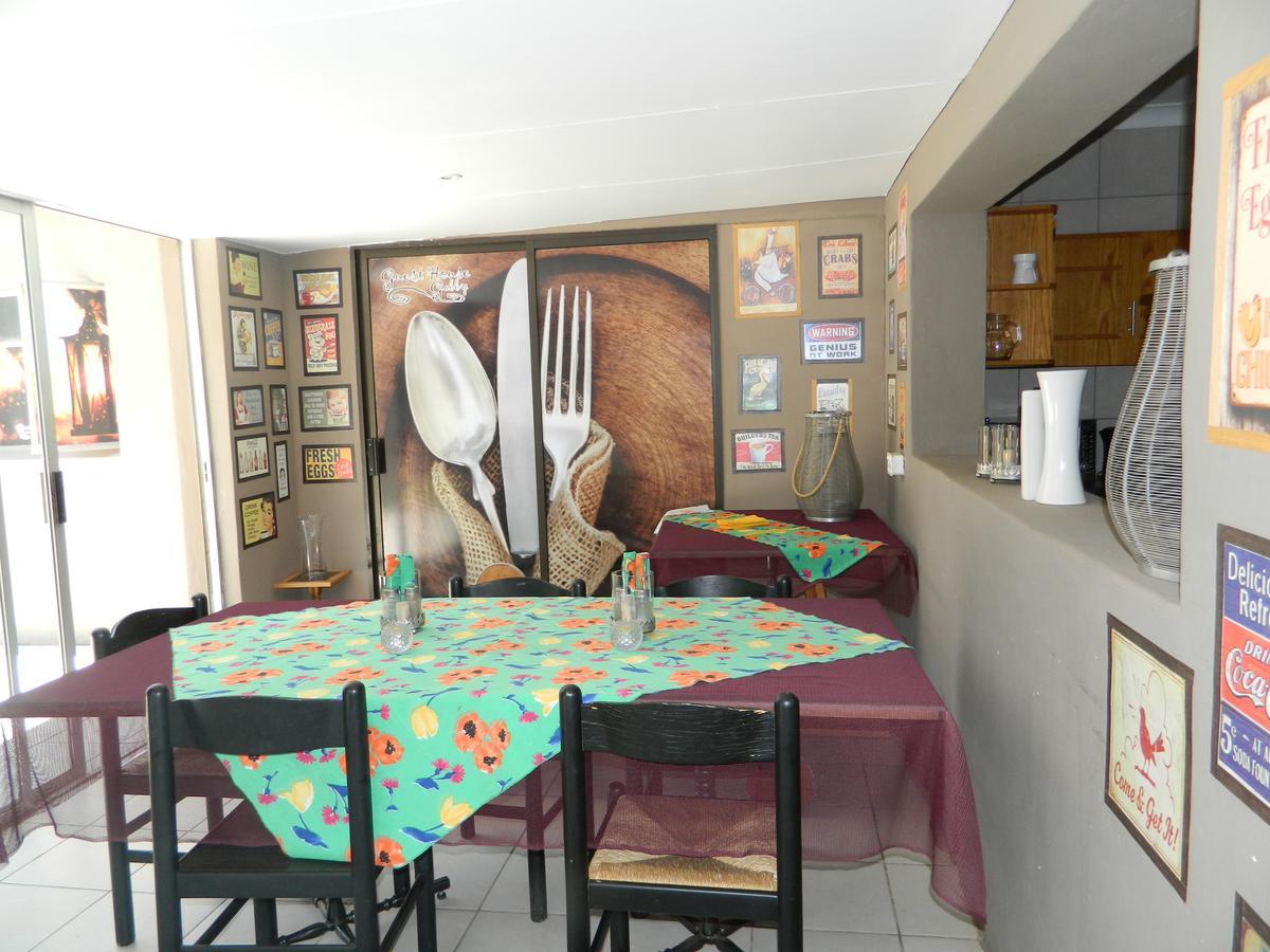 Guest House Gabby Klerksdorp Esterno foto
