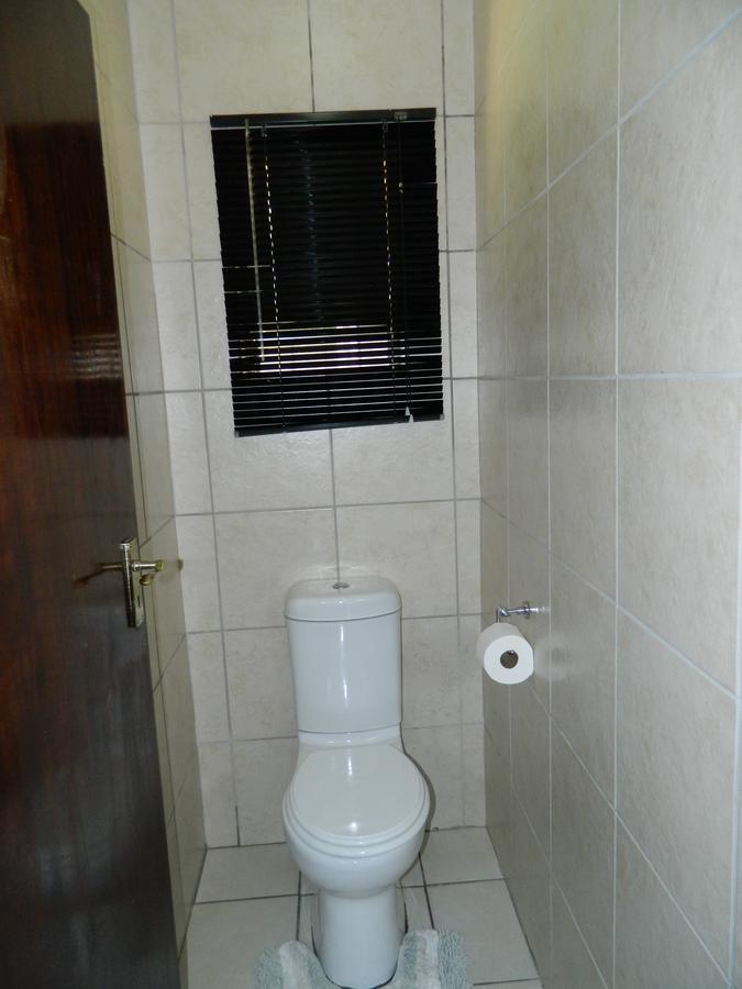 Guest House Gabby Klerksdorp Esterno foto