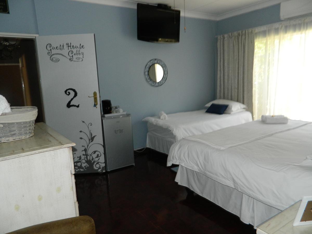 Guest House Gabby Klerksdorp Esterno foto