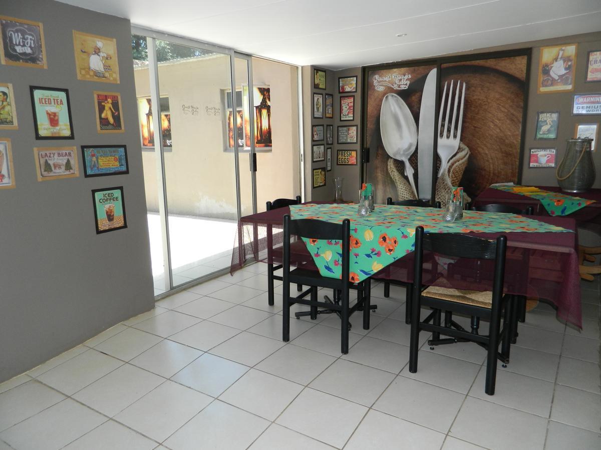 Guest House Gabby Klerksdorp Esterno foto