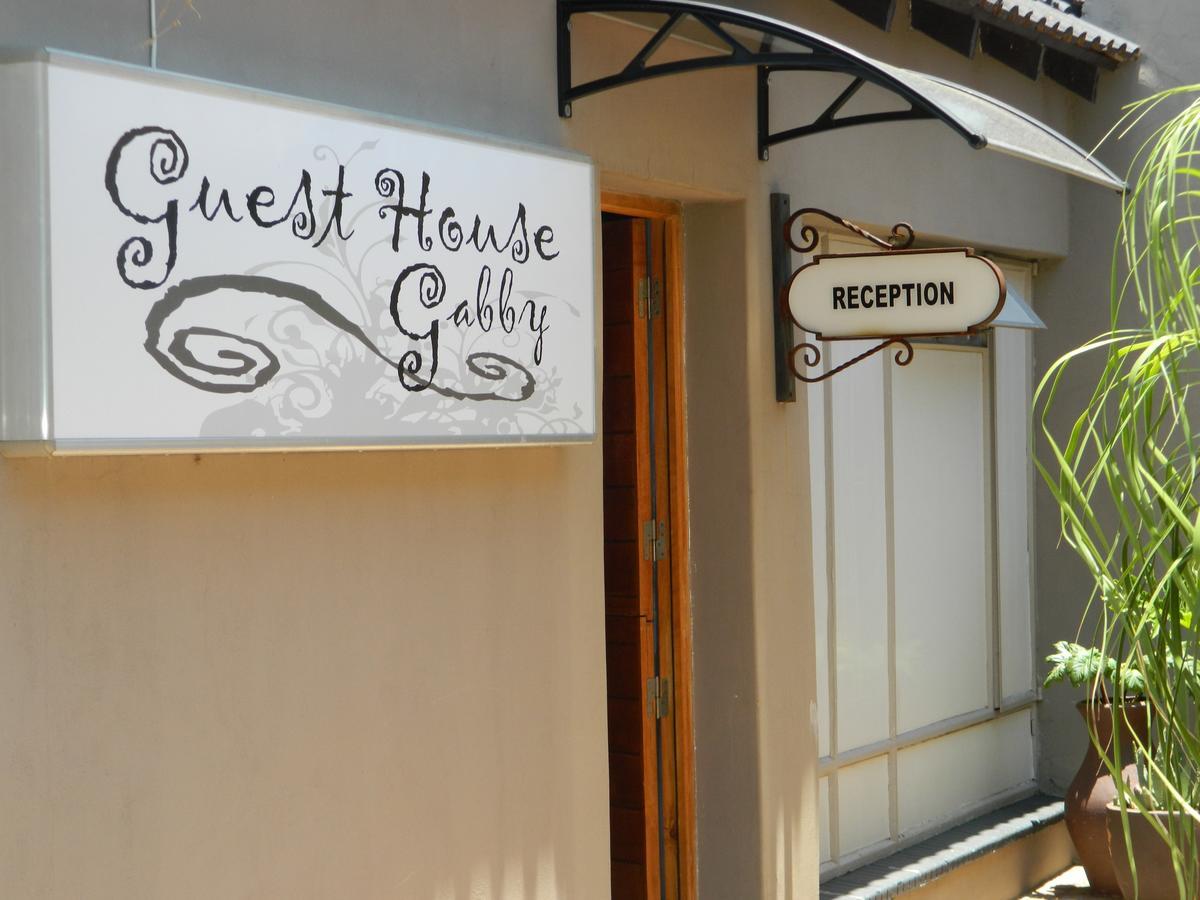 Guest House Gabby Klerksdorp Esterno foto